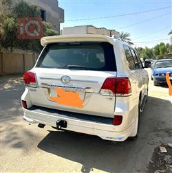 تۆیۆتا لاند کروزەر